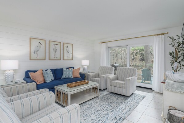 Huvila, useita sänkyjä, keittiö, näköala puutarhaan (2214 Heritage Villas) | Oleskelualue | 42–tuumainen taulutelevisio, jossa digitaalikanavat