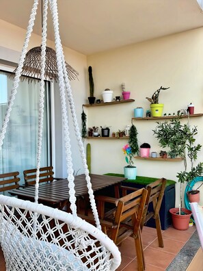 Outdoor dining - Family-friendly apartment with swimming pool and stunning views! (Madeira)