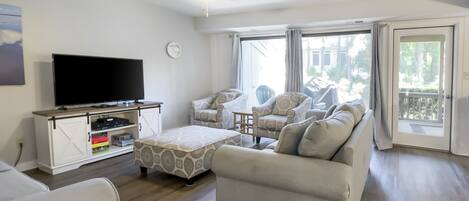 Villa, varias camas, cocina, vistas al jardín (1405 South Beach Villas) | Zona de estar | Televisión de pantalla plana de 42 pulgadas con canales digitales