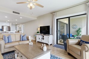 Living area - 1835 Beachside Tennis at The Sea Pines Resort (Hilton Head Island)