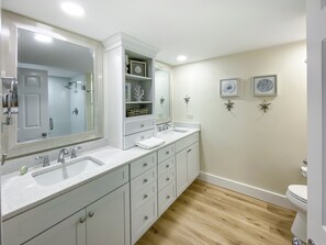 Villa - flere senge - køkken (1835 Beachside Tennis) | Badeværelse | Håndklæder