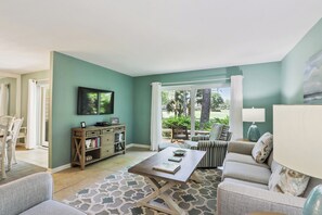 Vila, Beberapa Tempat Tidur, dapur, pemandangan kebun (2230 Heritage Villas) | Area keluarga | Televisi layar datar 42-inci dengan saluran TV digital