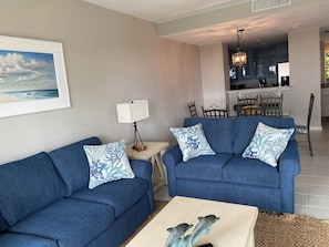 Living area - 1828 Beachside Tennis at The Sea Pines Resort (Hilton Head Island)