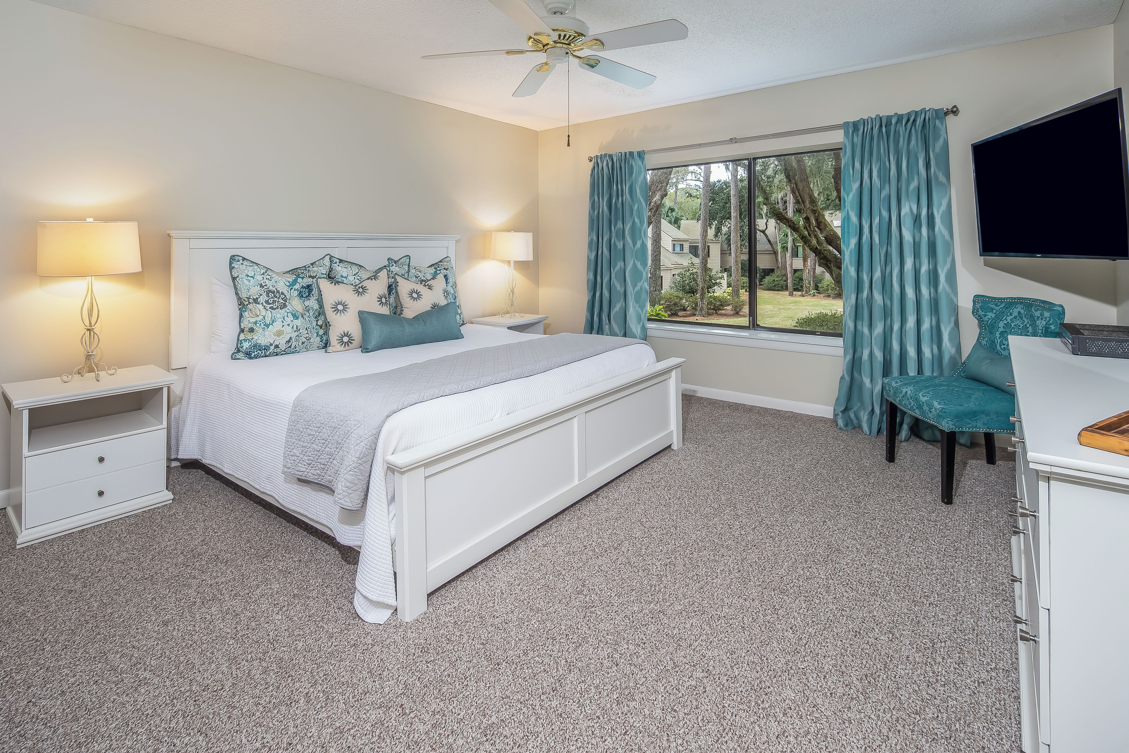 4 bedrooms, individually decorated, individually furnished, bed sheets