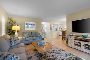 Villa, Mehrere Betten, Küche (2201 Heritage Villas) | Wohnbereich | 42-Zoll-Flachbildfernseher mit Digitalempfang