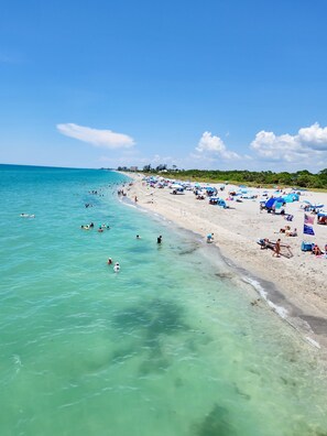 Beach nearby, sun-loungers, beach towels