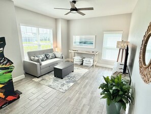 Smart-TV, peis, videospill og stereoanlegg