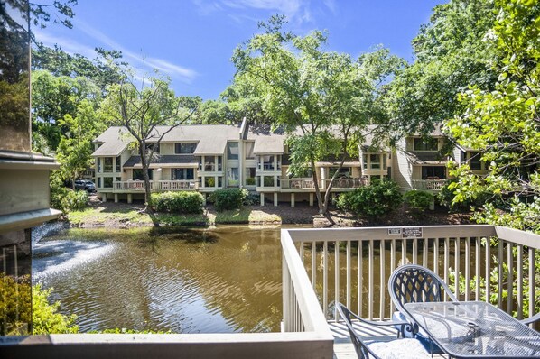Outdoor dining - 2449 Inland Harbour at The Sea Pines Resort (Hilton Head Island)