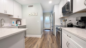 Villa, plusieurs lits, cuisine, vue jardin (2270 Heritage Villas) | Cuisine privée | Cafetière/bouilloire, tables à manger