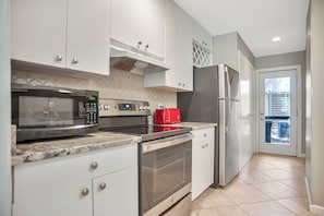 Villa, plusieurs lits, cuisine, vue golf (2279 Heritage Villas) | Cuisine privée | Cafetière/bouilloire, tables à manger