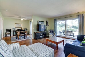 Villa, Multiple Beds, Kitchen, Garden View (2300 Heritage Villas) | Living area | 42-inch flat-screen TV with digital channels - 2300 Heritage Villas at The Sea Pines Resort (Hilton Head Island)