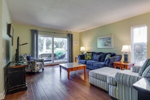 Villa, Multiple Beds, Kitchen, Garden View (2300 Heritage Villas) | Living area | 42-inch flat-screen TV with digital channels - 2300 Heritage Villas at The Sea Pines Resort (Hilton Head Island)