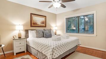 Villa, 1 King Bed with Sofa bed, Kitchen, Golf View (2352 Racquet Club) | 1 bedroom, individually decorated, individually furnished, bed sheets