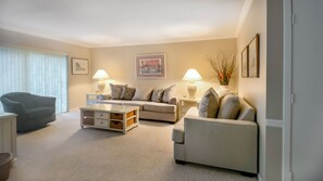 Villa, Mehrere Betten, Küche, Gartenblick (2250 Heritage Villas) | Wohnbereich