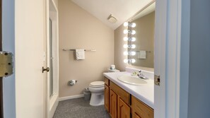 Villa, Multiple Beds, Kitchen, Golf View (2363 Racquet Club) | Bathroom | Towels