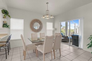 Dining - Peaceful 3BR Island Home with Private Pool – Walk to the Beach! (Sanibel)