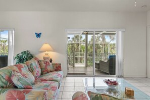 Smart TV - Peaceful 3BR Island Home with Private Pool – Walk to the Beach! (Sanibel)