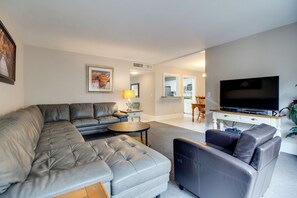 Villa, Plusieurs lits, cuisine, vue sur le jardin (2258 Heritage Villas) | Aire de séjour | Téléviseur à écran plat de 42 po avec télévision numérique