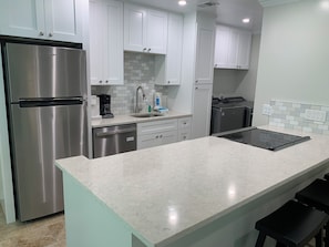 Vila, várias camas, cozinha, vista para o jardim (2332 Racquet Club) | Cozinha privada | Cafeteira/chaleira, mesas de jantar