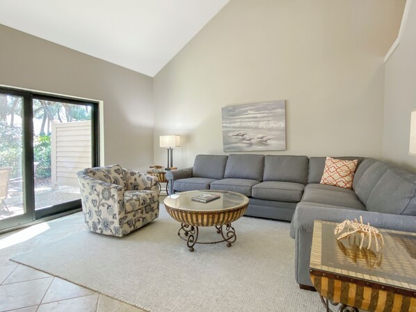 Huvila, useita sänkyjä, keittiö, näköala puutarhaan (2245 Heritage Villas) | Oleskelualue | 42–tuumainen taulutelevisio, jossa digitaalikanavat