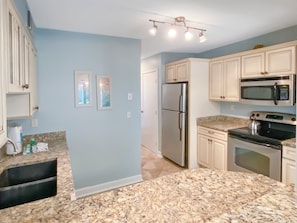 Vila, várias camas, cozinha, vista para o jardim (2245 Heritage Villas) | Cozinha privada | Cafeteira/chaleira, mesas de jantar