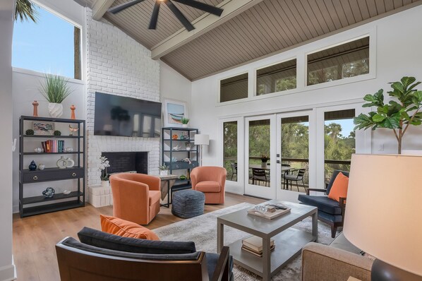 Villa, Multiple Beds, Kitchen, Golf View (6966 Fairway One) | Living area | 42-inch flat-screen TV with digital channels