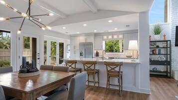 別墅, 多張床, 廚房, 高球場景觀 (6966 Fairway One) | 用餐區