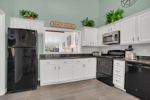Villa, plusieurs lits, cuisine (2629 Calibogue Club) | Cuisine privée | Cafetière/bouilloire