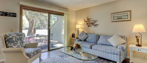 Villa, plusieurs lits, cuisine, vue golf (2362 Racquet Club) | Coin séjour | Télévision à écran plat de 42 pouces avec chaînes numériques