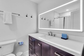 Villa, Mehrere Betten, Küche, Blick auf den Golfplatz (2350 Racquet Club) | Badezimmer