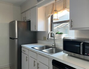 Villa - 1 kingsize-säng med bäddsoffa - kök (2411 Lighthouse Tennis) | Eget kök | Kaffe- och tebryggare och matbord