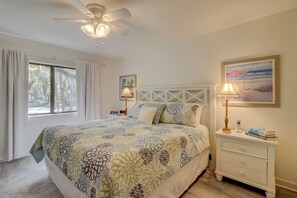 ヴィラ キングベッド 1 台ソファーベッド付き キッチン (2338 Racquet Club) | 1 室のベッドルーム、客室ごとに異なる装飾、客室ごとに異なるインテリア、ベッドシーツ