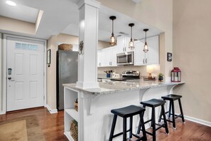 Villa - flere senge - køkken (2455 Inland Harbour) | Privat køkken | Kaffe-/temaskine