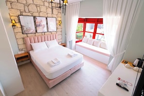 Chambre Deluxe, vue sur la ville | Coffre-fort, bureau, espace de travail pour ordinateurs portables