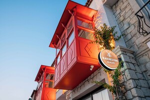 Konaklama yerinin ön cephesi