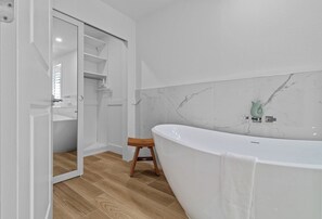 Shower, towels - Luxury 3BR Sanibel Retreat | Private Pool, Hot Tub & Walk to Beach (Sanibel)