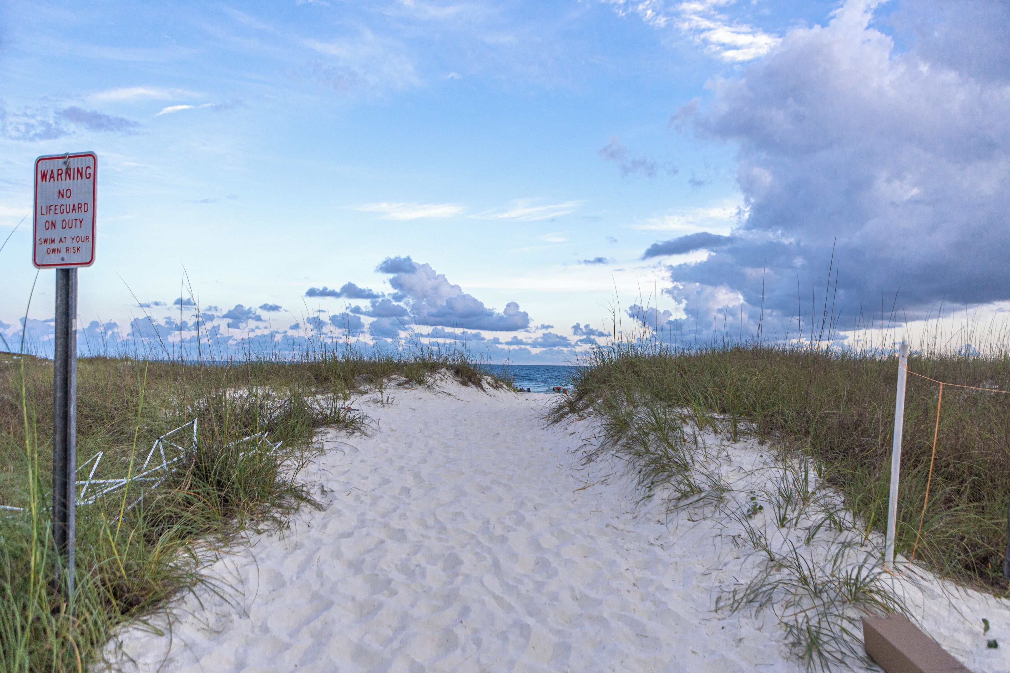 Aan het strand, ligstoelen aan het strand, strandlakens