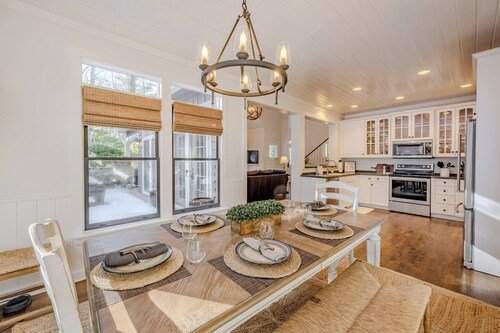 New! Sapphire Mountain Home- Resort Amenities. Mins from downtown Cashiers.