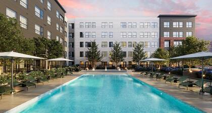 Elegant 2BR - 2BA Oasis with Pool & Gym