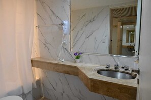 Hårtørrer, håndklæder, Toiletpapir