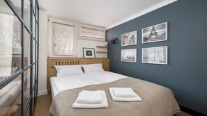 Studio (111) | Living area