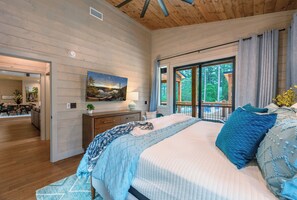 7 bedrooms, travel crib, free WiFi, bed sheets