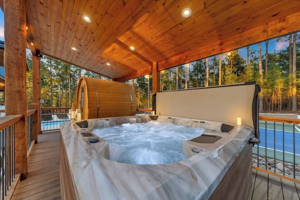 Outdoor spa tub
