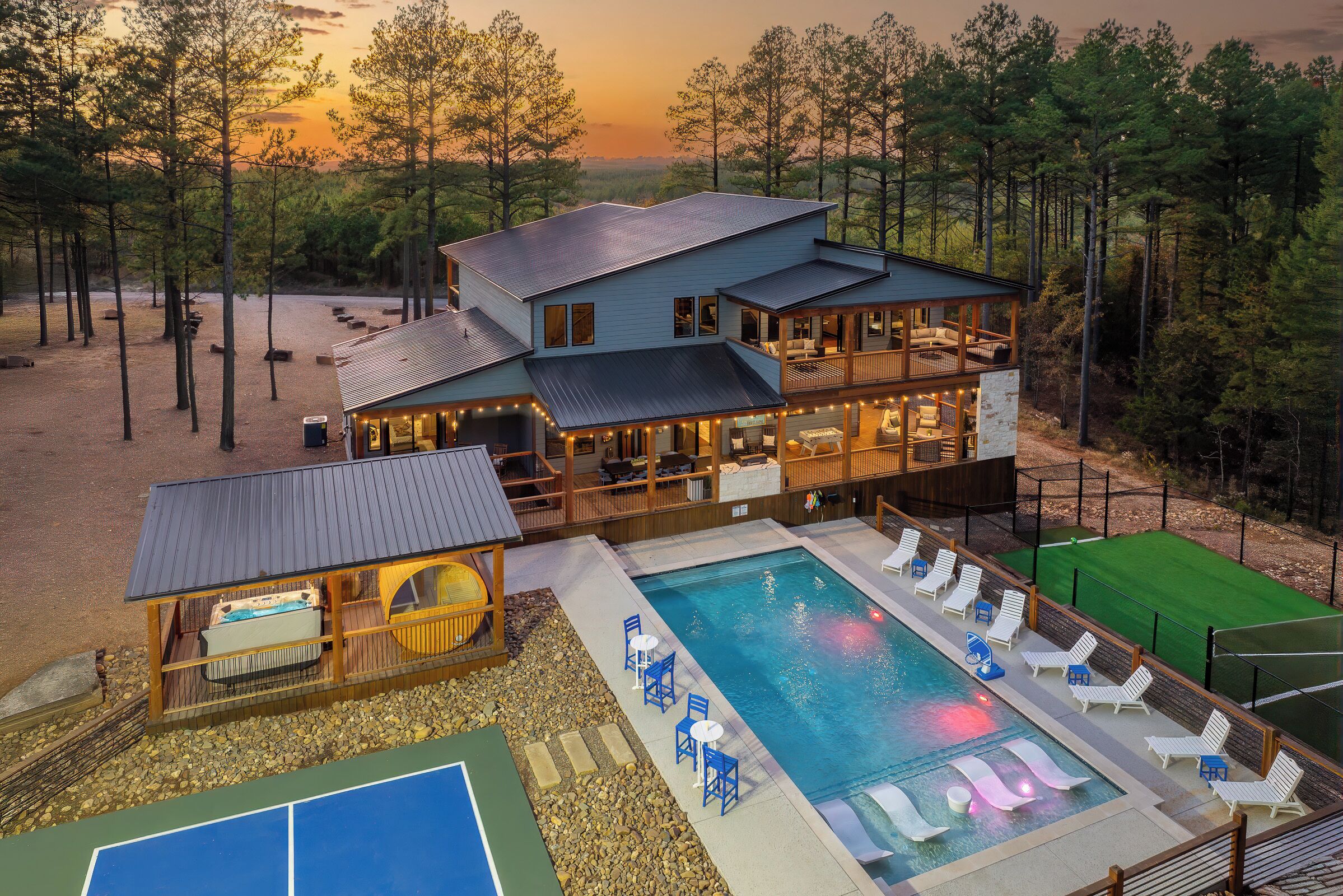 Buy Dirt is a 7 bed, 8 bath, tons of amenities, sleeps 26