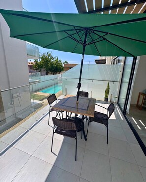 Outdoor dining - Chipipe House, Salinas (Salinas)