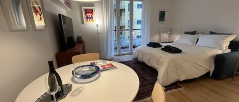 1 bedroom, in-room safe, desk, iron/ironing board