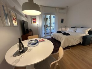 1 bedroom, in-room safe, desk, iron/ironing board