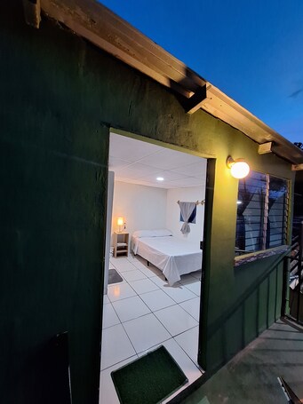 2 bedrooms, free WiFi, bed sheets. Personal Rooms
