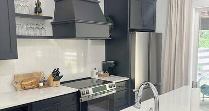 Luxury 2 Bedroom Lakeside Cabin in Murray KY with Lake Access