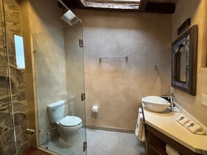 Exclusive Suite | Bathroom
